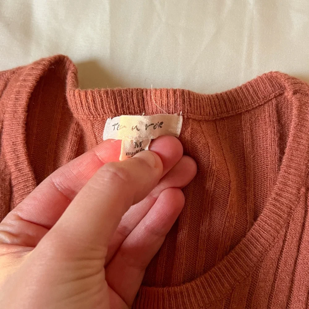 (btq) rust red ribbed long sleeve bodycon tie waist knit midi dress women’s sz M - Picture 9 of 10